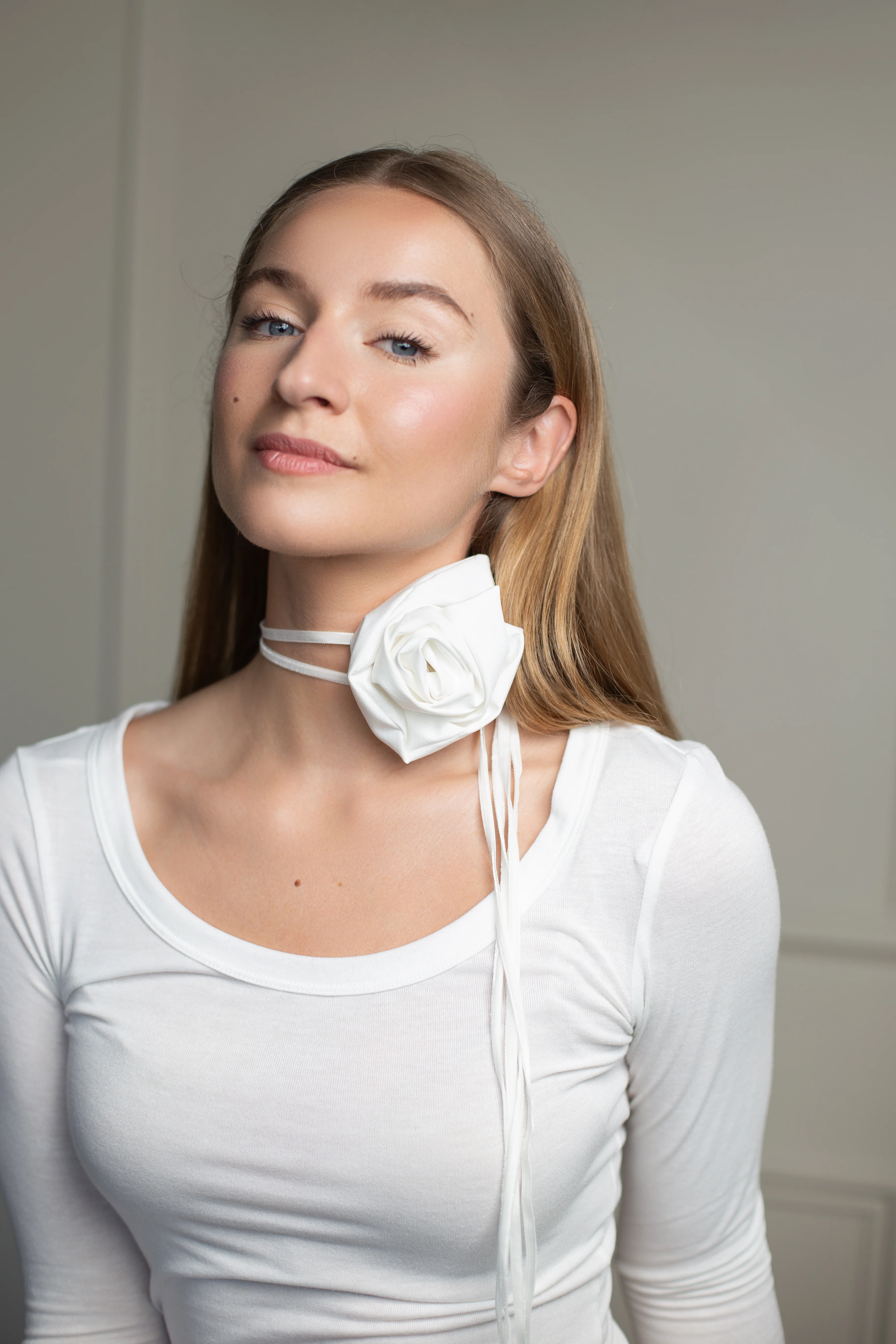 White Rose Flower Choker - Image 2